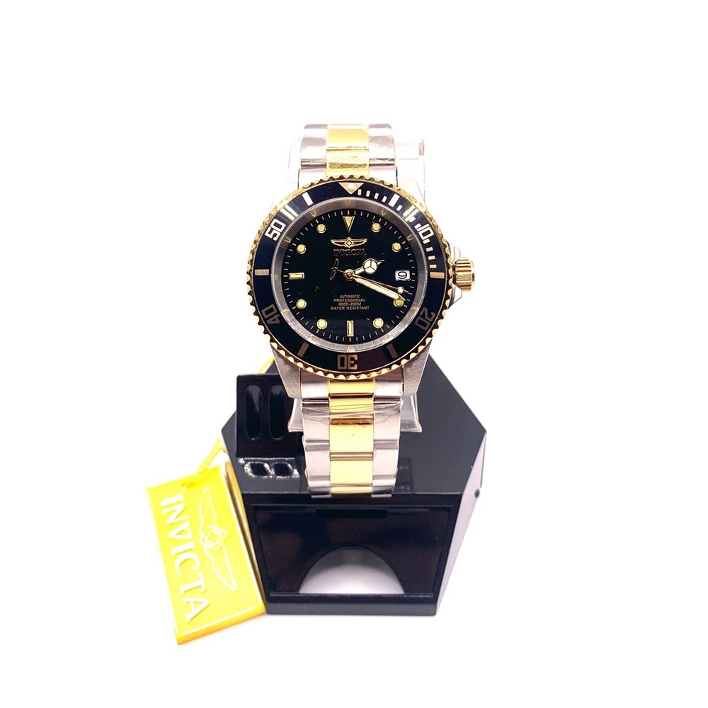 Men's Designer Invicta Watch New Old Stock                !!Sapphire Crystal !!